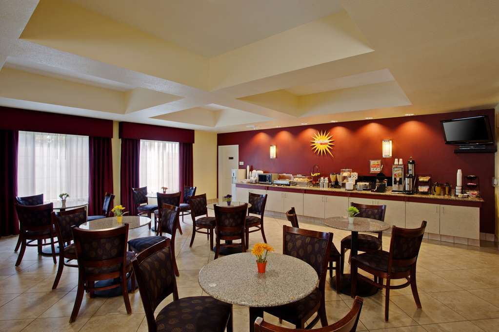 La Quinta By Wyndham Ne Long Beach/Cypress Hawaiian Gardens Restaurace fotografie